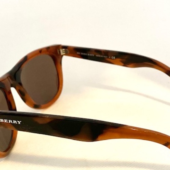 UV-Protection Tortoise Shell Burberry Sunglasses - Picture 2 of 3